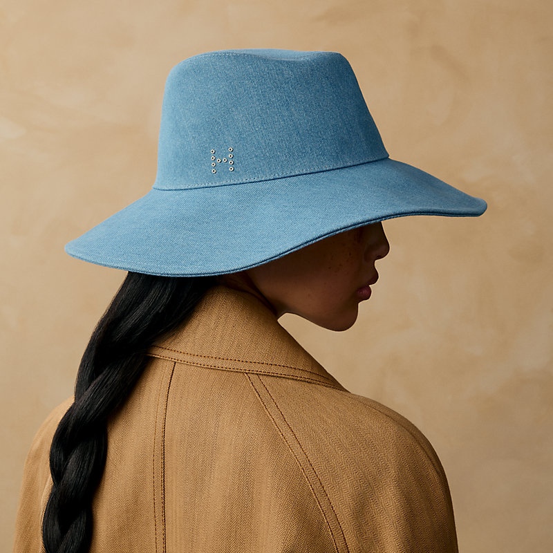 Katie Pierce hat