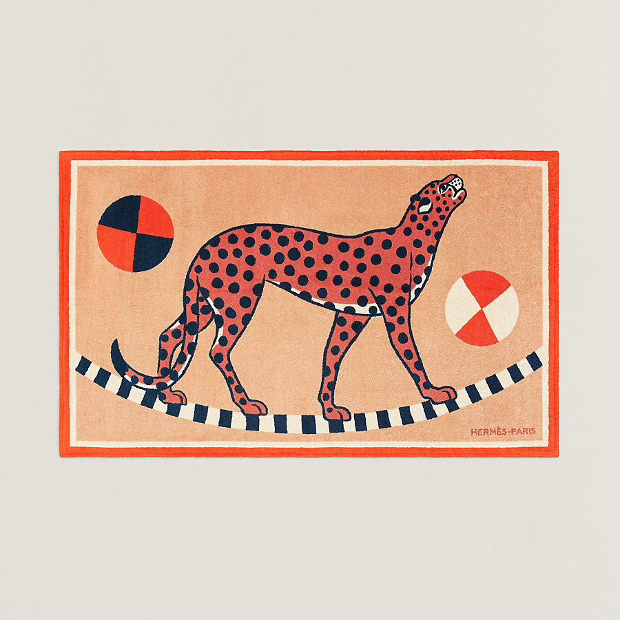 Le Guepard en Equilibre beach towel