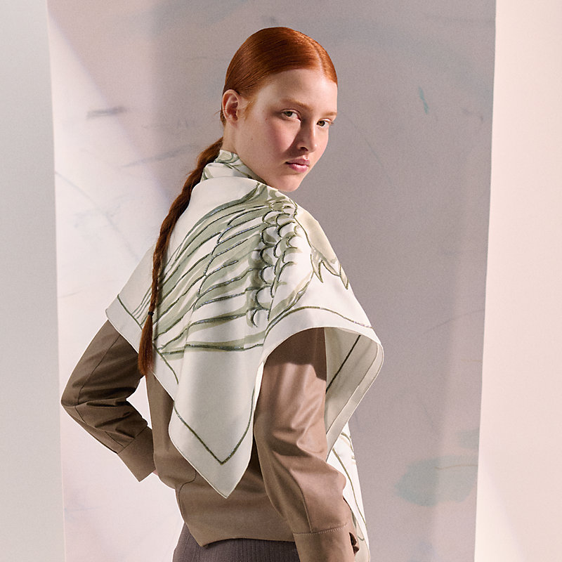 Libre Comme Pegase embroidered scarf 90