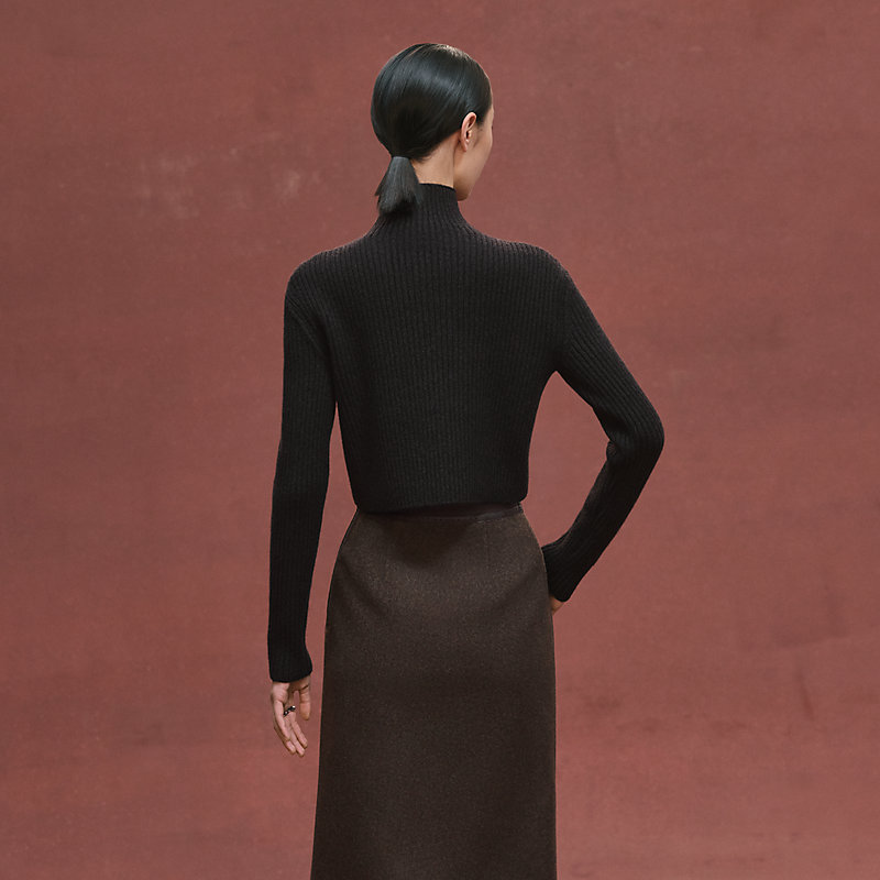 Long-sleeve cropped sweater