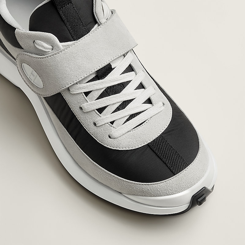 Loop sneaker