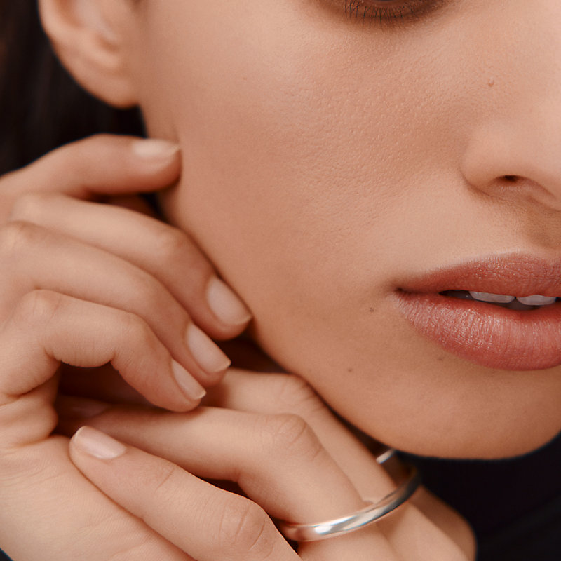 Luminous matte skincare foundation, 33W Sisal