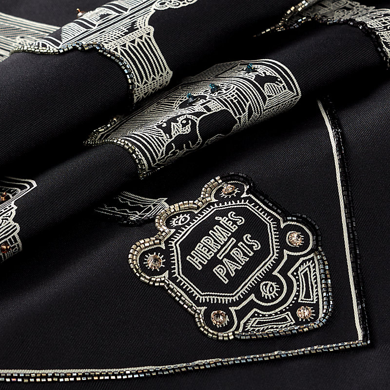 Merveilleuses Lanternes Exceptional embroidered scarf 90