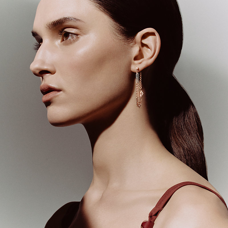 Mix and H single dangle earring