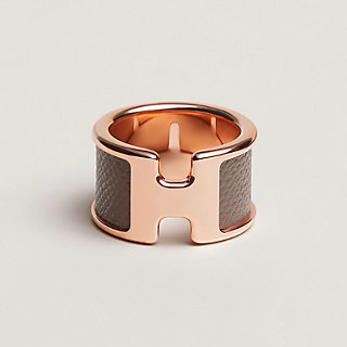 耳元がぱっと華やぐ♪差し色にも【HERMES】Olympe PM ピアスロゴ 口コミ・レビュー｜耳元がぱっと華やぐ♪差し色にも【HERMES