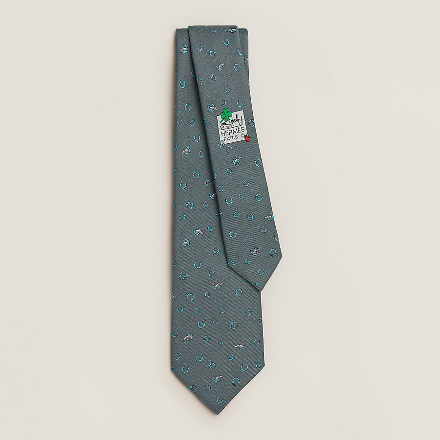 Out of the box tie