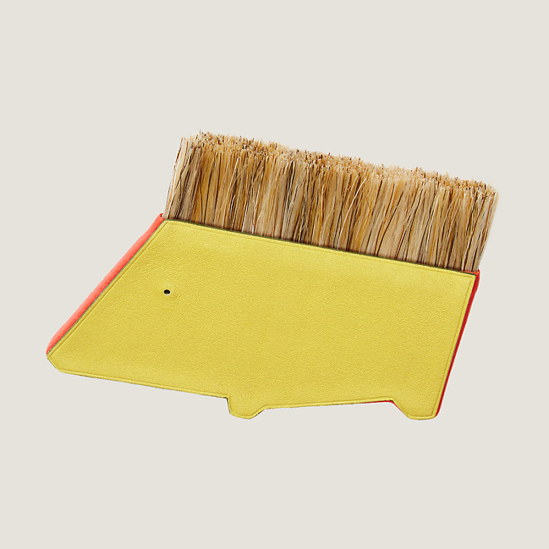 Porcupine pocket brush