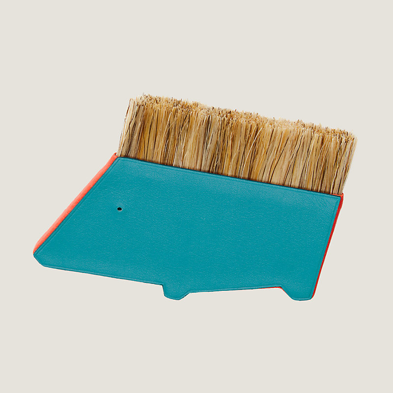 Porcupine pocket brush