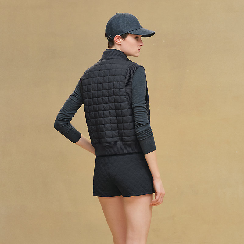 Quilted sleeveless bomber jacket