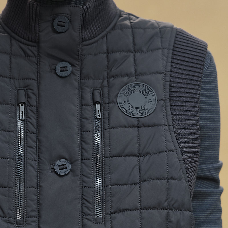 Quilted sleeveless bomber jacket