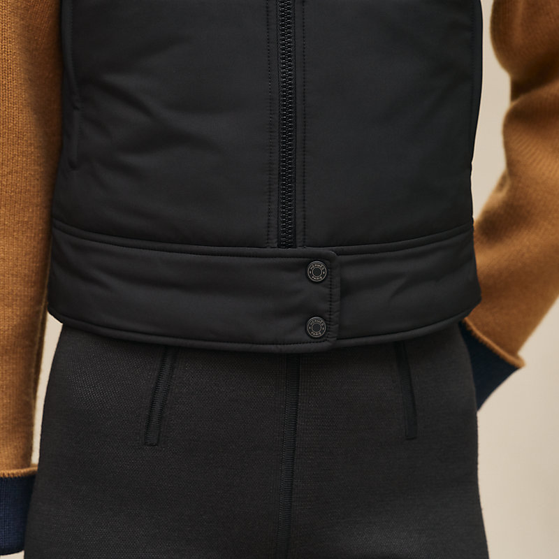 Reversible sleeveless jacket