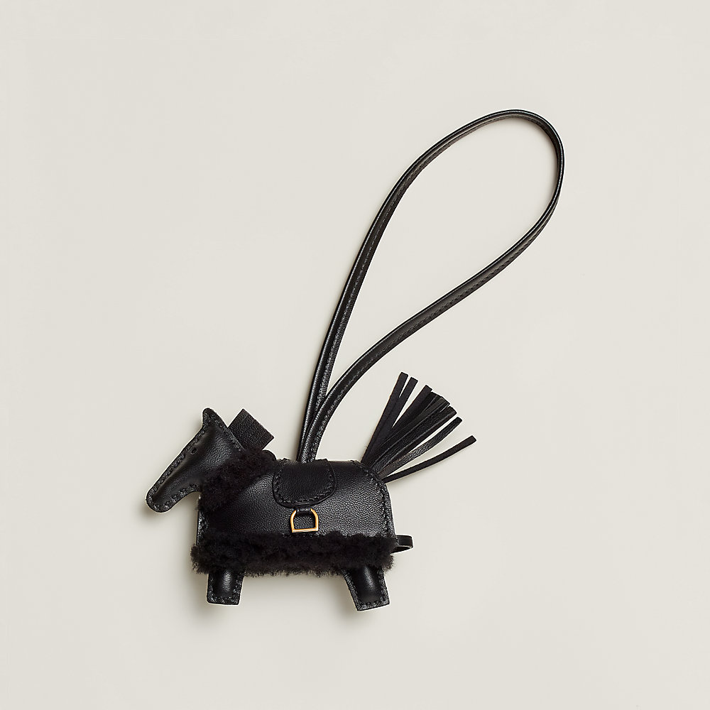 新品 エルメス Rodeo Robeo Plush PM ムートン ボア Rodeo Robeo Pluch PM charm - Black | Hermès Mainland China