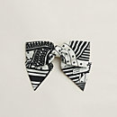 View: front, "Sangles en Zigzag Bandana" Grenelle PM hair clip