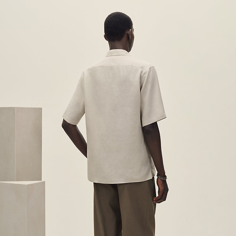 Short-sleeve straight cut shirt with notched collar