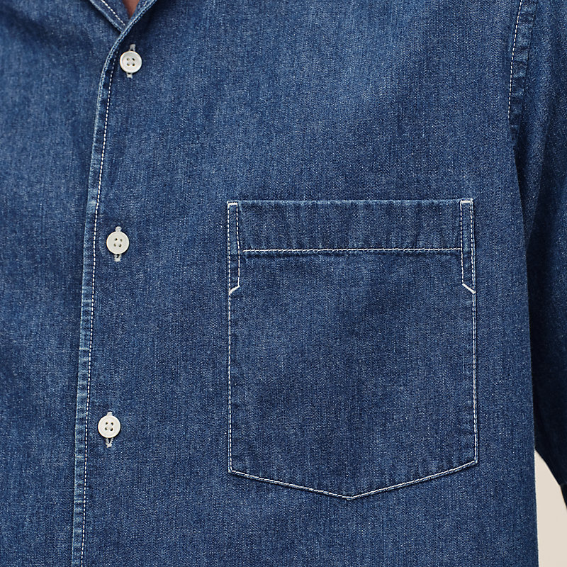 Short-sleeve straight cut shirt with notched collar