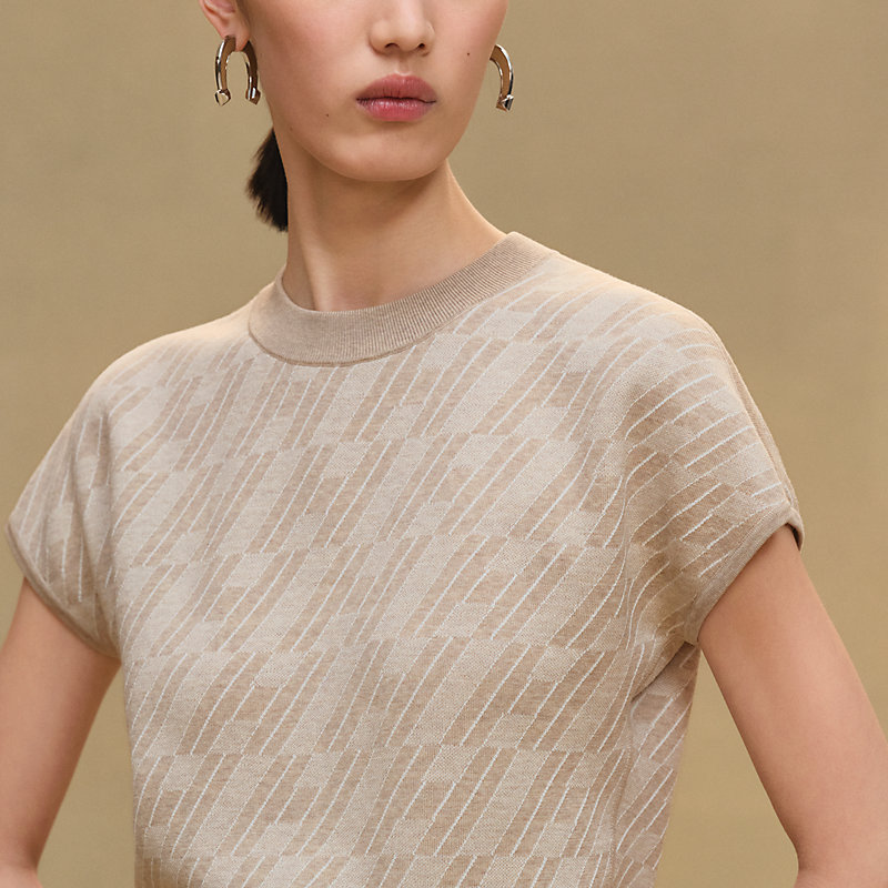 Short-sleeve sweater