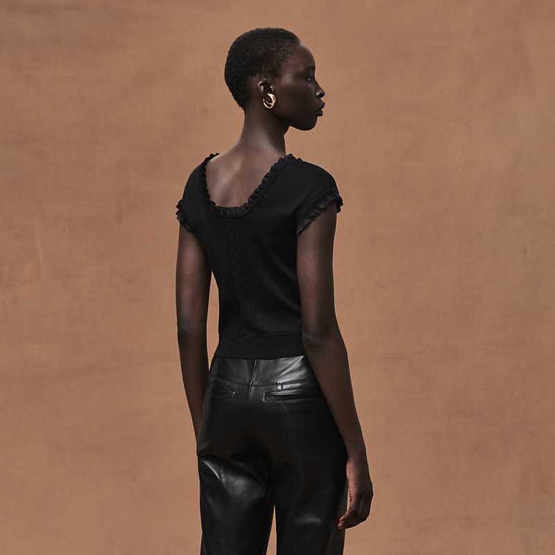 Short-sleeve sweater with ruffled details