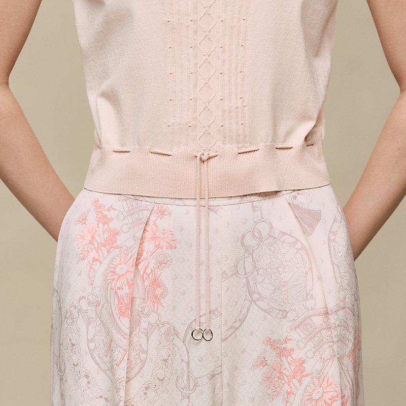 Short-sleeve sweater with ruffled details