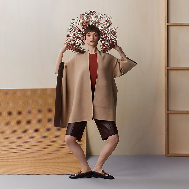 Single-sleeved reversible cape