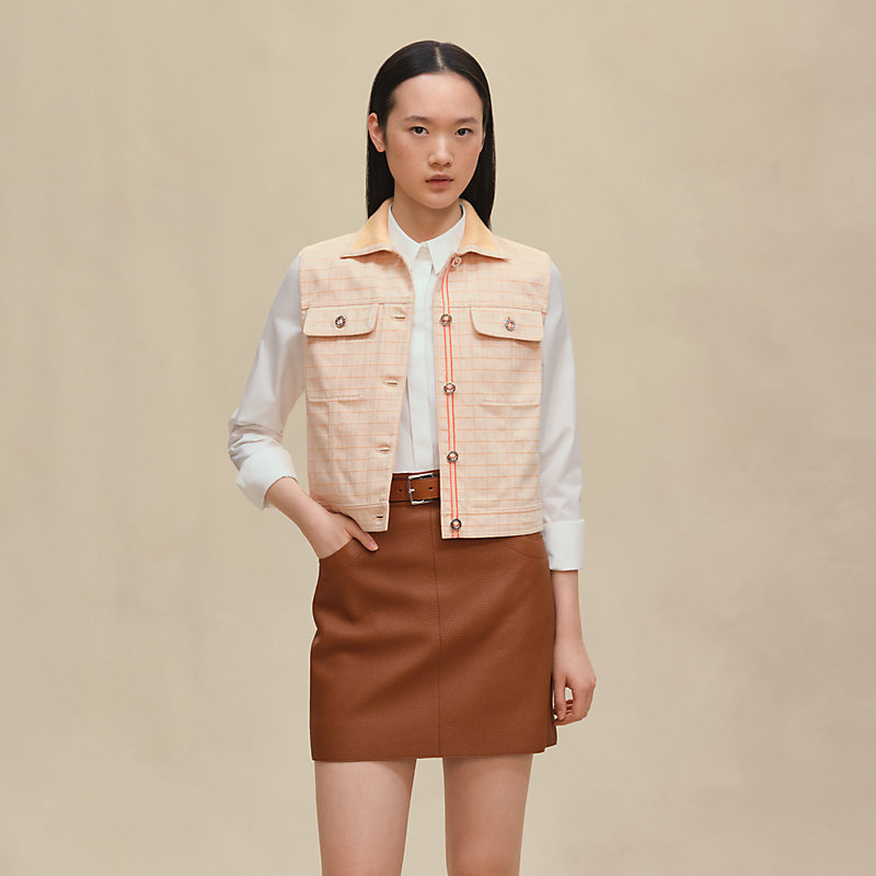 Sleeveless jacket