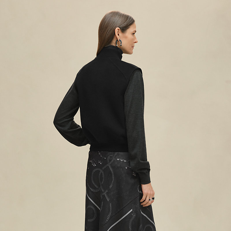 Sleeveless short bomber jacket