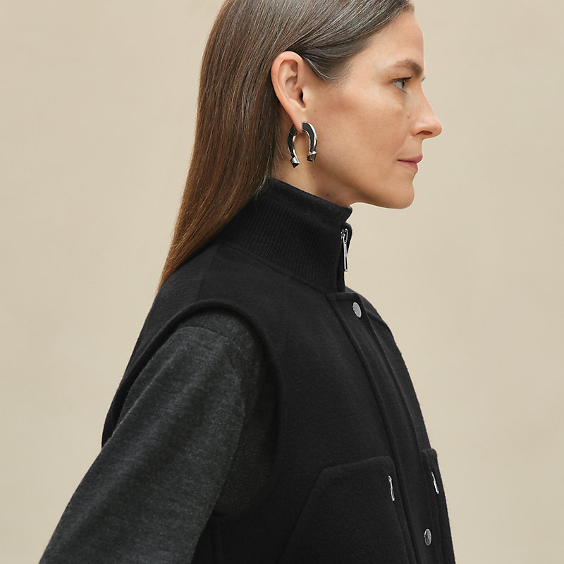 Sleeveless short bomber jacket