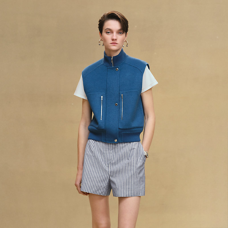 Sleeveless short bomber jacket