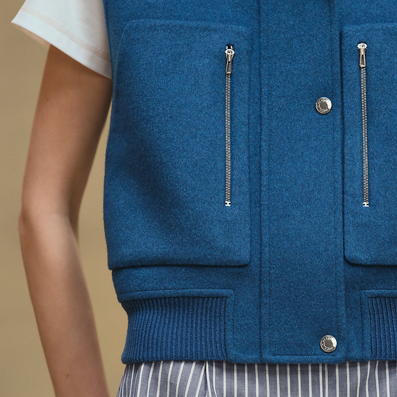 Sleeveless short bomber jacket