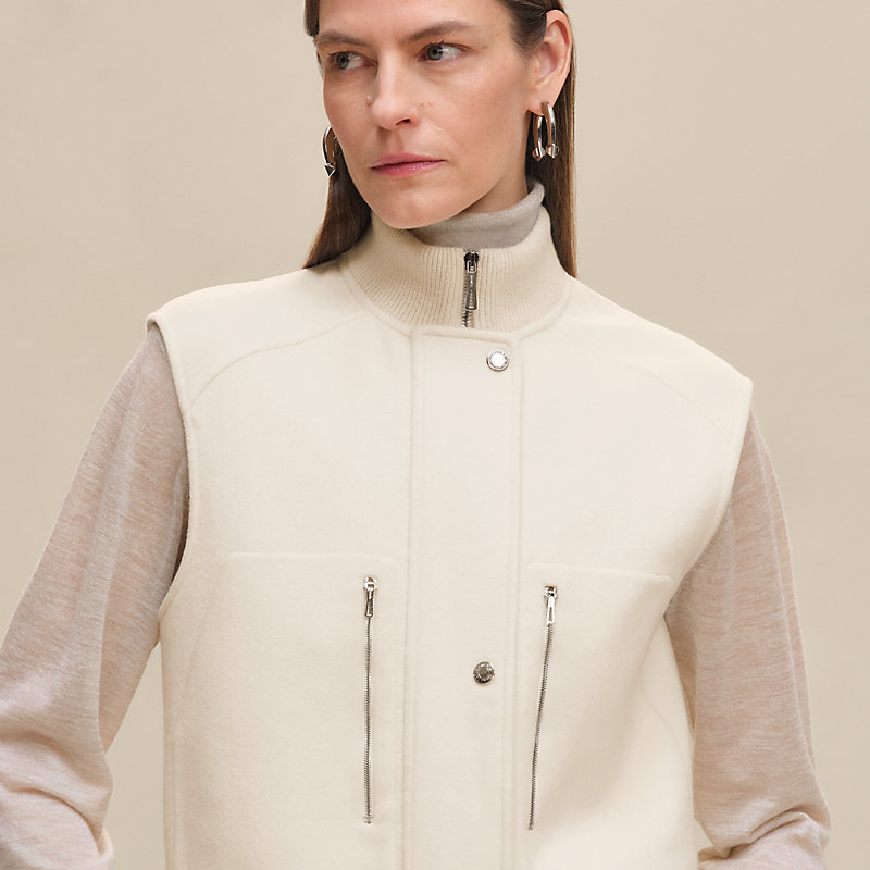 Sleeveless short bomber jacket