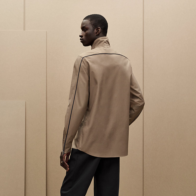 Straight cut shirt with contrasted detail