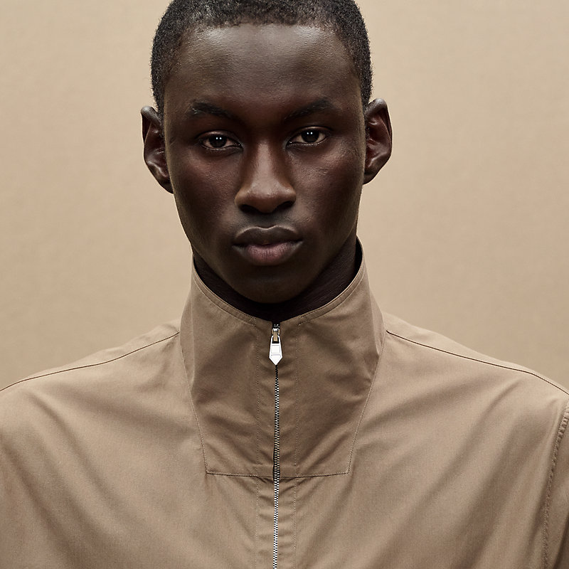Straight cut shirt with contrasted detail
