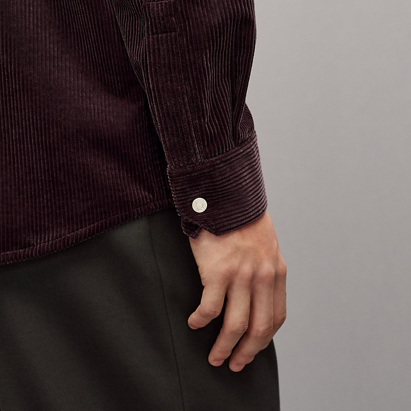 Straight cut shirt with gusset pocket