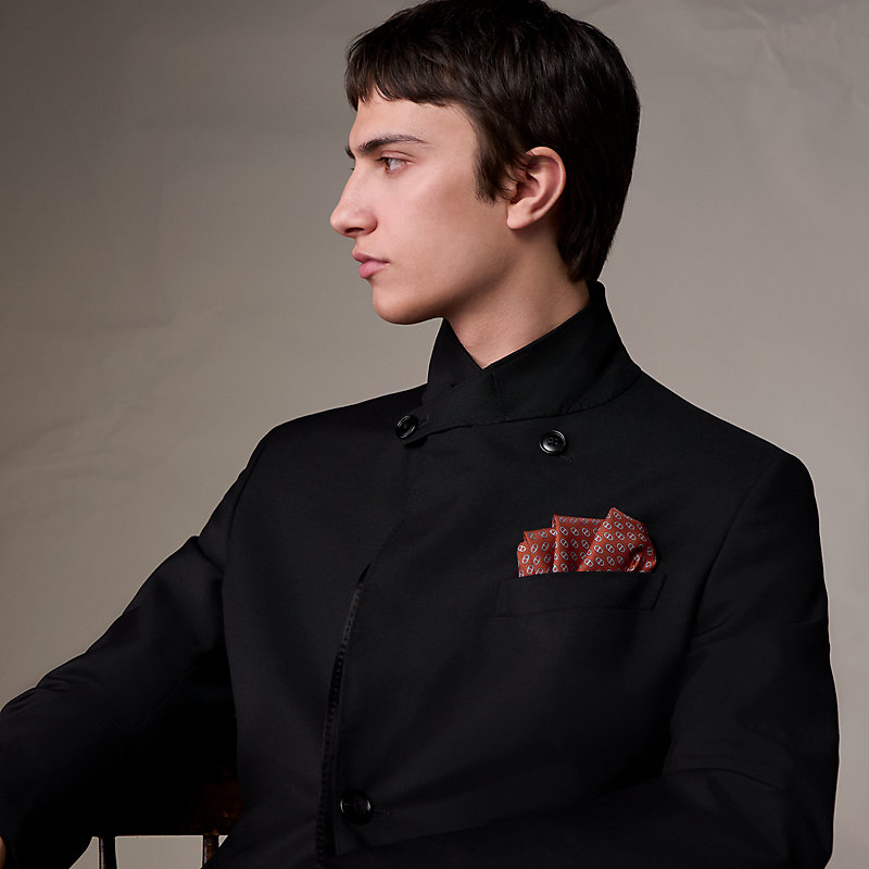 Trois Petits Maillons pocket square 45