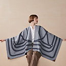 View: Worn, Voltige double face poncho