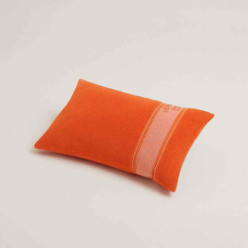 Yachting Uni beach pillow