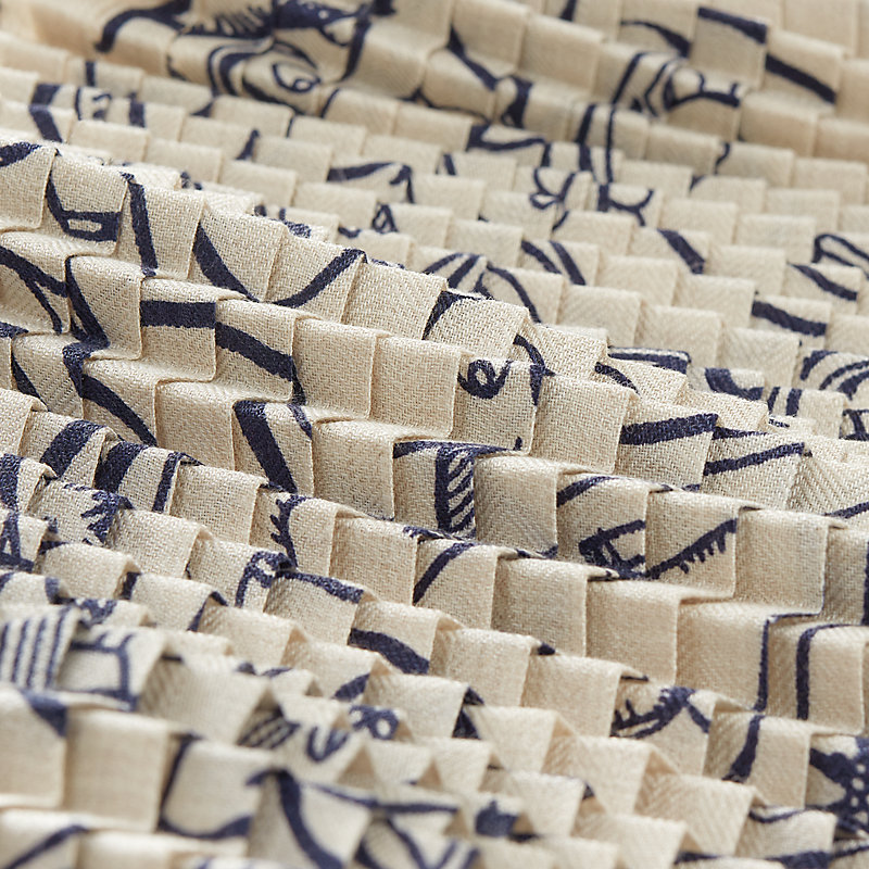 “一千零一只兔子”褶裥三角巾