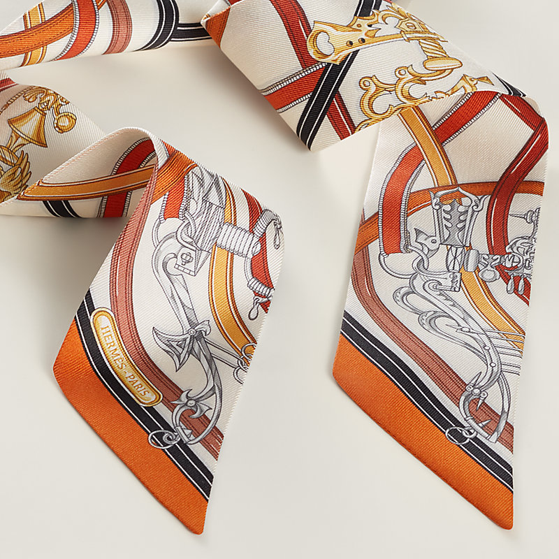 “传奇鞍辔”Twilly小丝巾