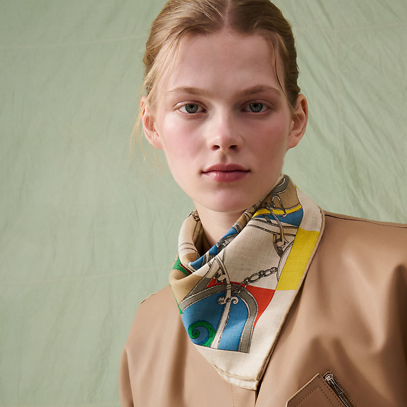 “国家马术指导条纹版”45方巾