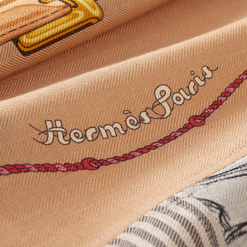 “图案拼接”长方形丝巾