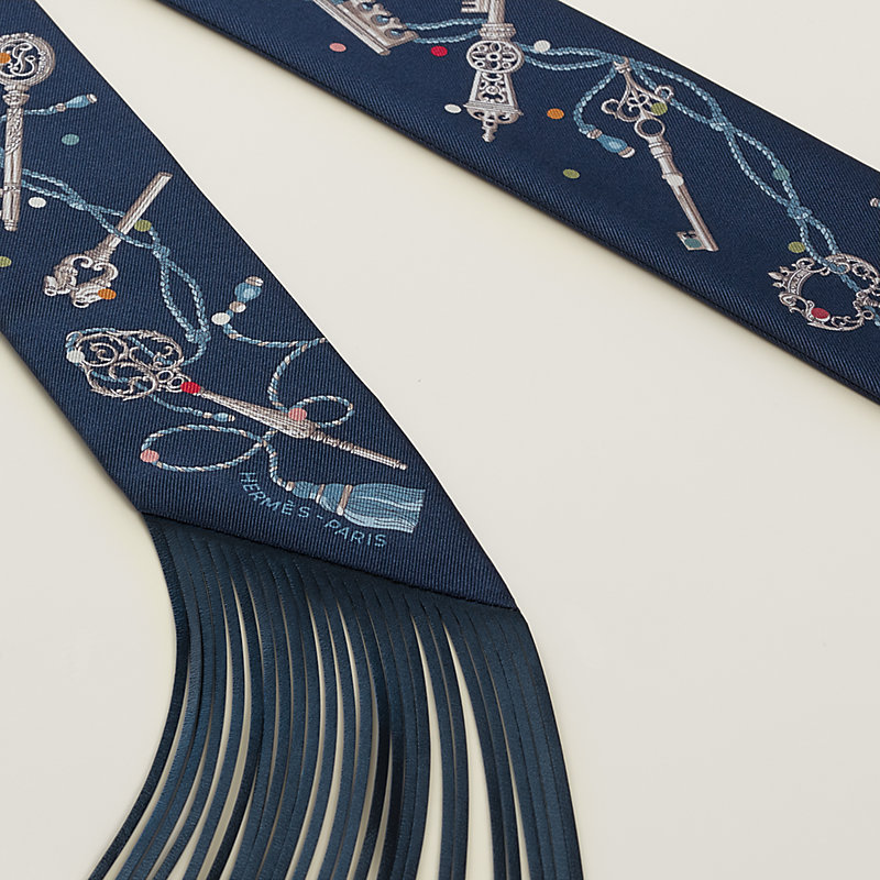 “圆点版钥匙”皮革流苏Twilly小丝巾