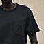 宽松刺绣口袋T恤, 视图: 图片：产品佩戴, worn, 当前为第4张（共4张）