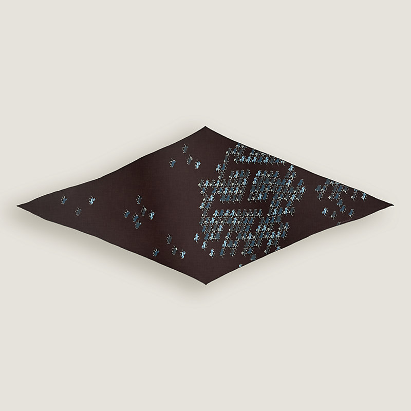 “巡游”菱形巾