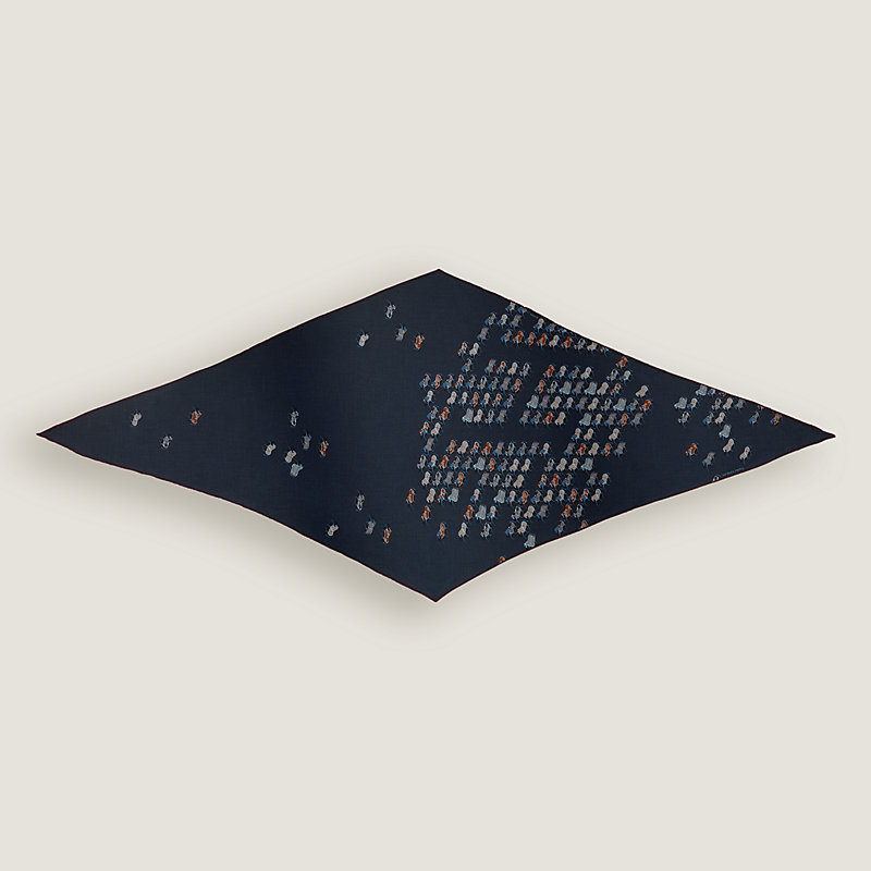 “巡游”菱形巾