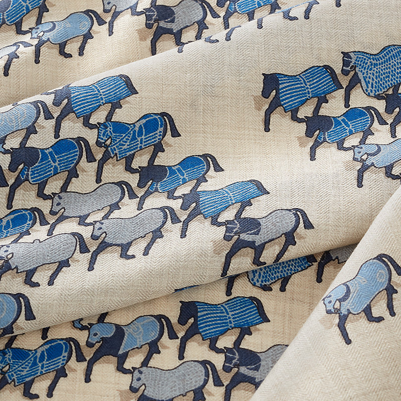 “巡游”菱形巾