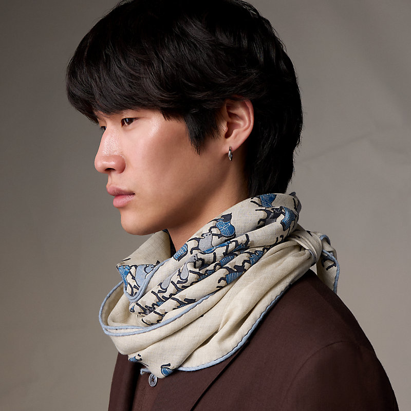 “巡游”菱形巾