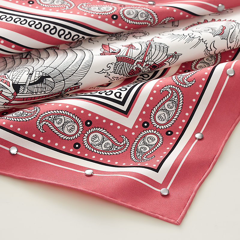 “水手纹身Bandana”70铆钉方巾