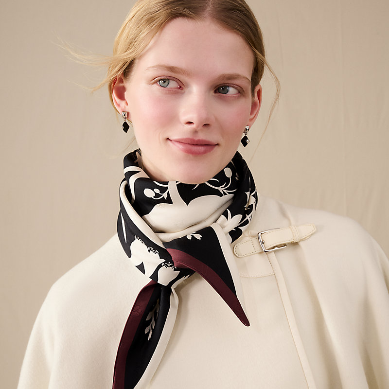 “永生花束”菱形巾