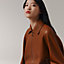 爱马仕唇妆系列 丝润晶透唇膏 Beige Midi(午米色), 视图: 图片：产品佩戴, worn, 当前为第6张（共8张）