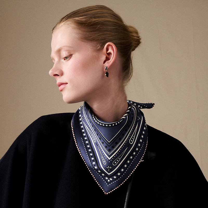 “盛大欢庆BANDANA”55真丝方巾