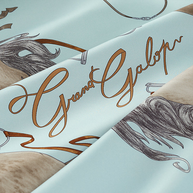 “纵意驰骋”90方巾